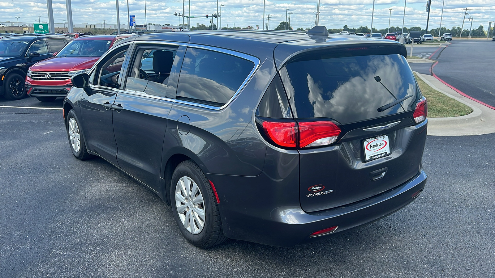 2020 Chrysler Voyager L 4