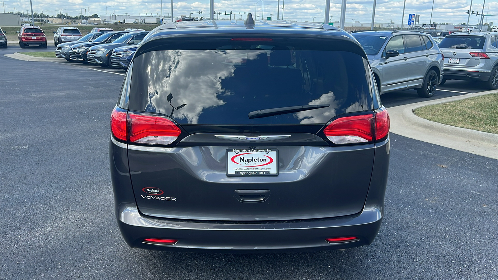 2020 Chrysler Voyager L 5