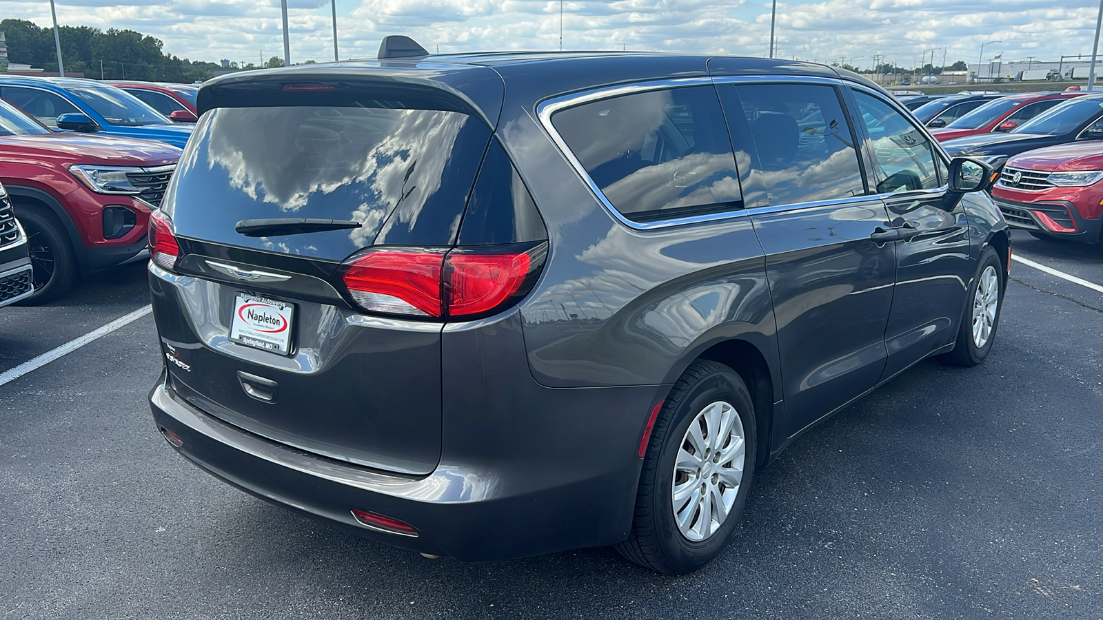 2020 Chrysler Voyager L 8