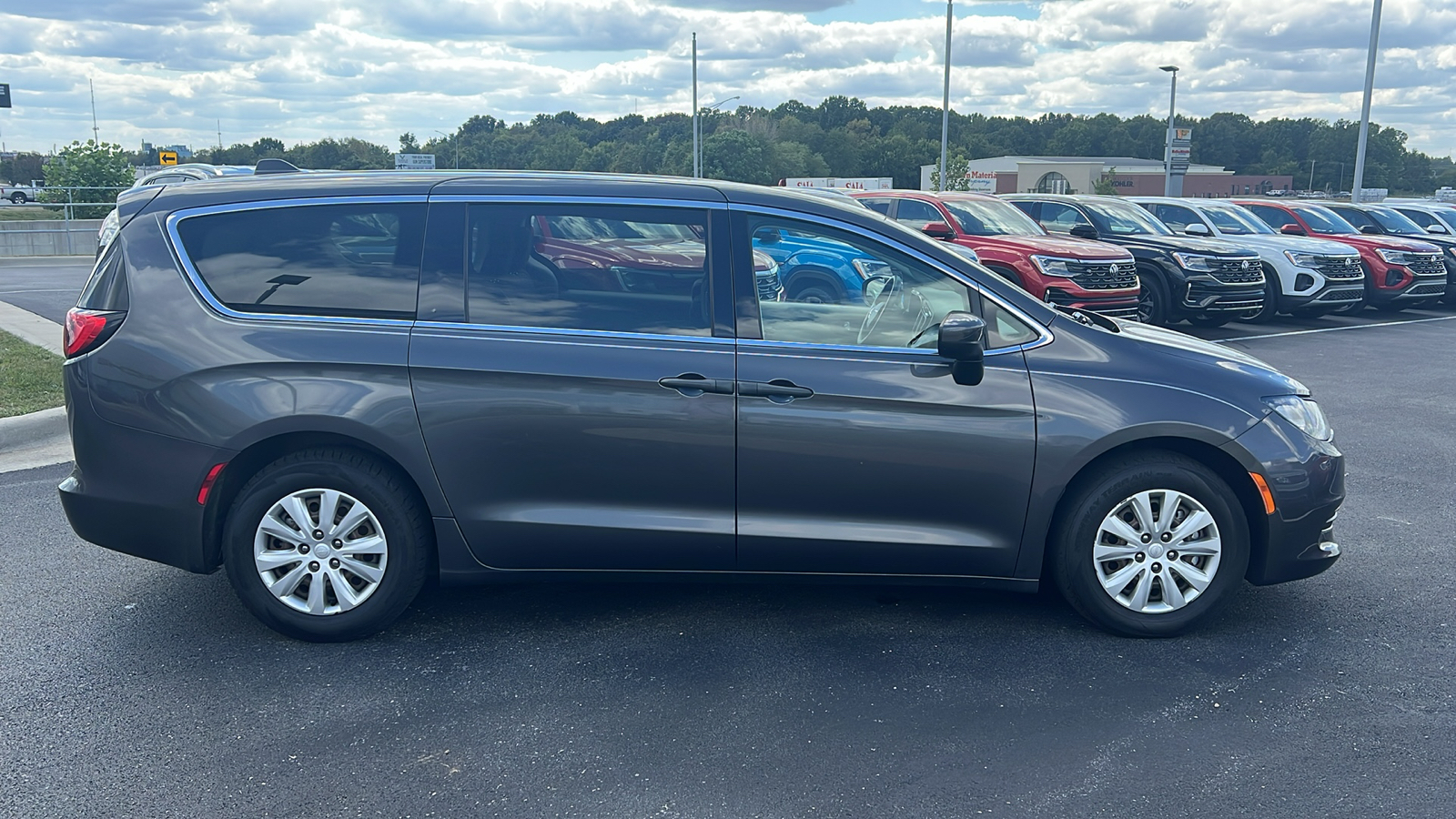 2020 Chrysler Voyager L 9