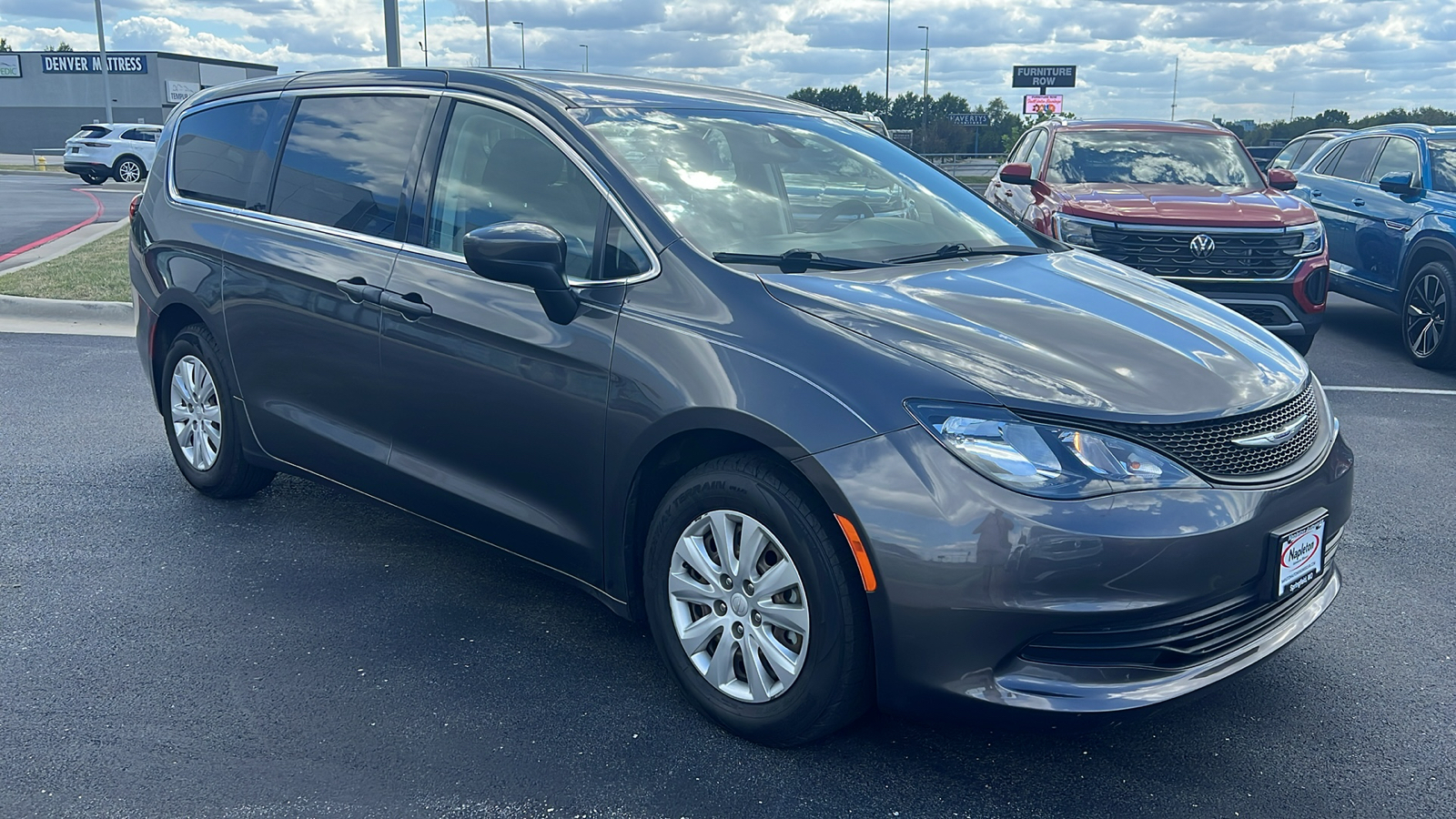 2020 Chrysler Voyager L 10