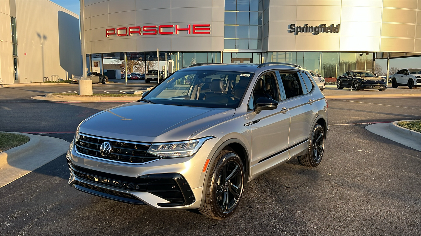 2024 Volkswagen Tiguan SE R-Line Black 1