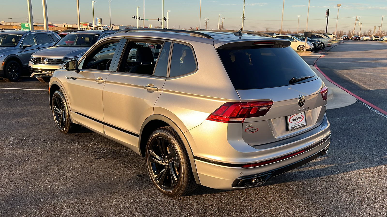 2024 Volkswagen Tiguan SE R-Line Black 4