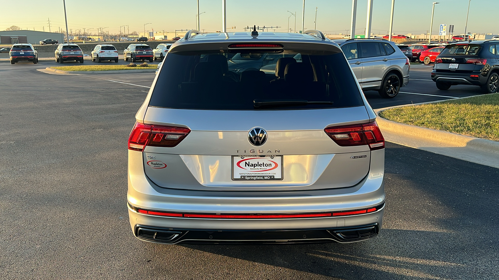 2024 Volkswagen Tiguan SE R-Line Black 5