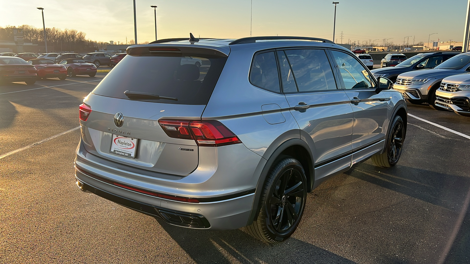 2024 Volkswagen Tiguan SE R-Line Black 8