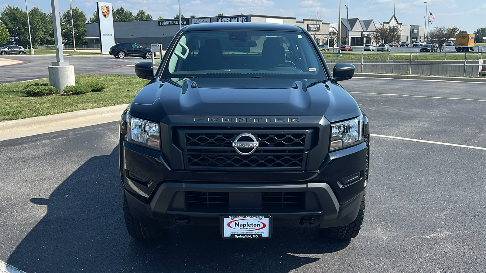 2022 Nissan Frontier S Crew Cab 4x4 Auto 10