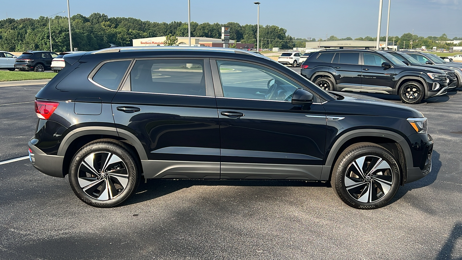 2024 Volkswagen Taos SE 9