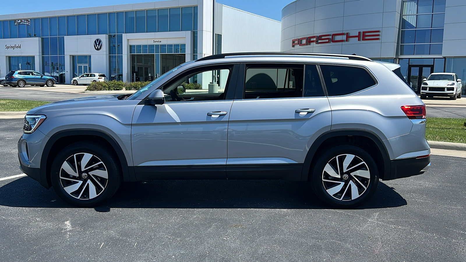 2024 Volkswagen Atlas 2.0T SE w/Technology 2