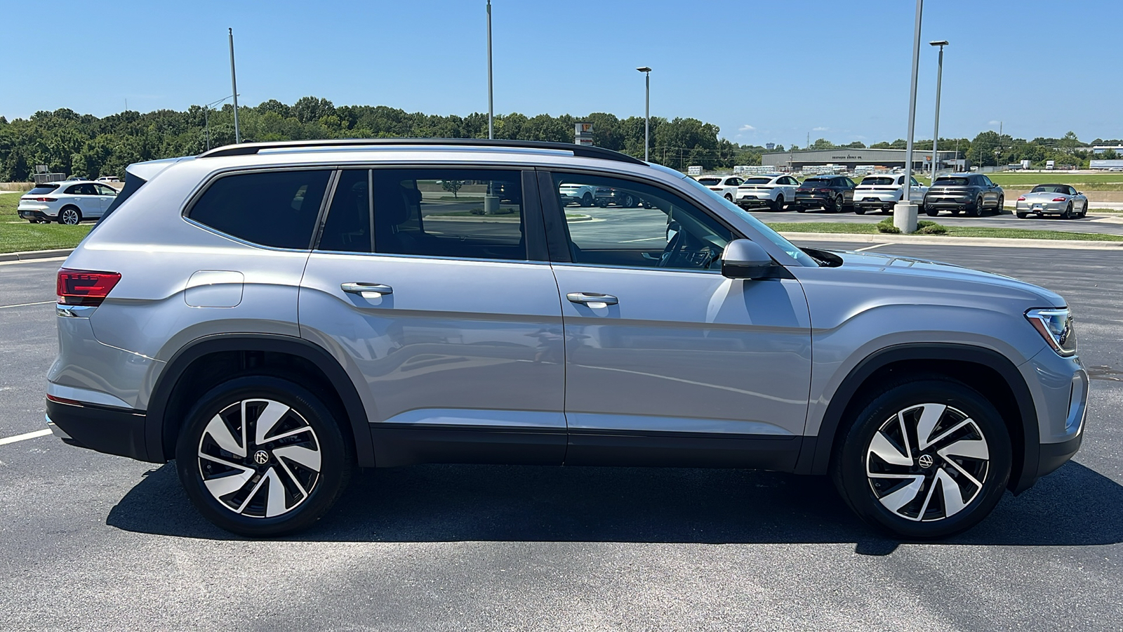 2024 Volkswagen Atlas 2.0T SE w/Technology 10