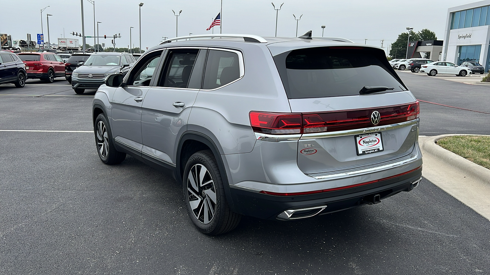 2024 Volkswagen Atlas 2.0T SEL 4