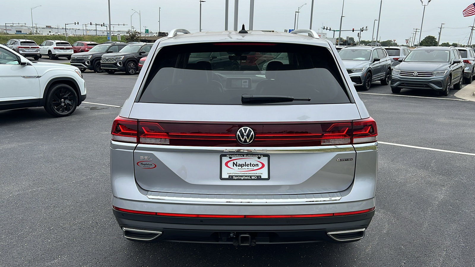 2024 Volkswagen Atlas 2.0T SEL 5