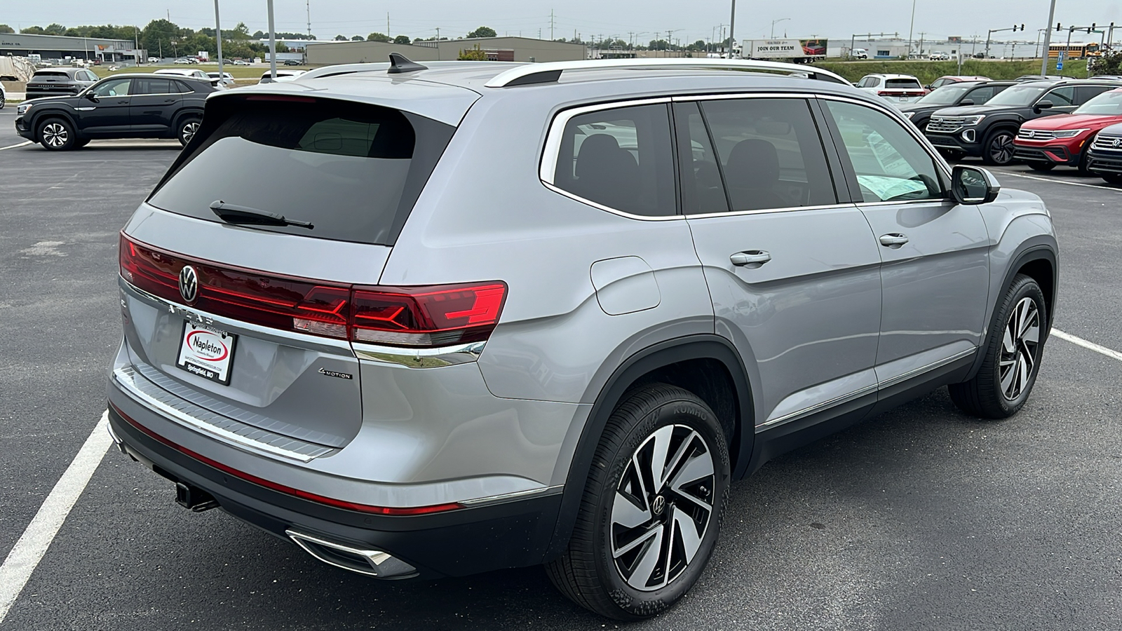 2024 Volkswagen Atlas 2.0T SEL 9