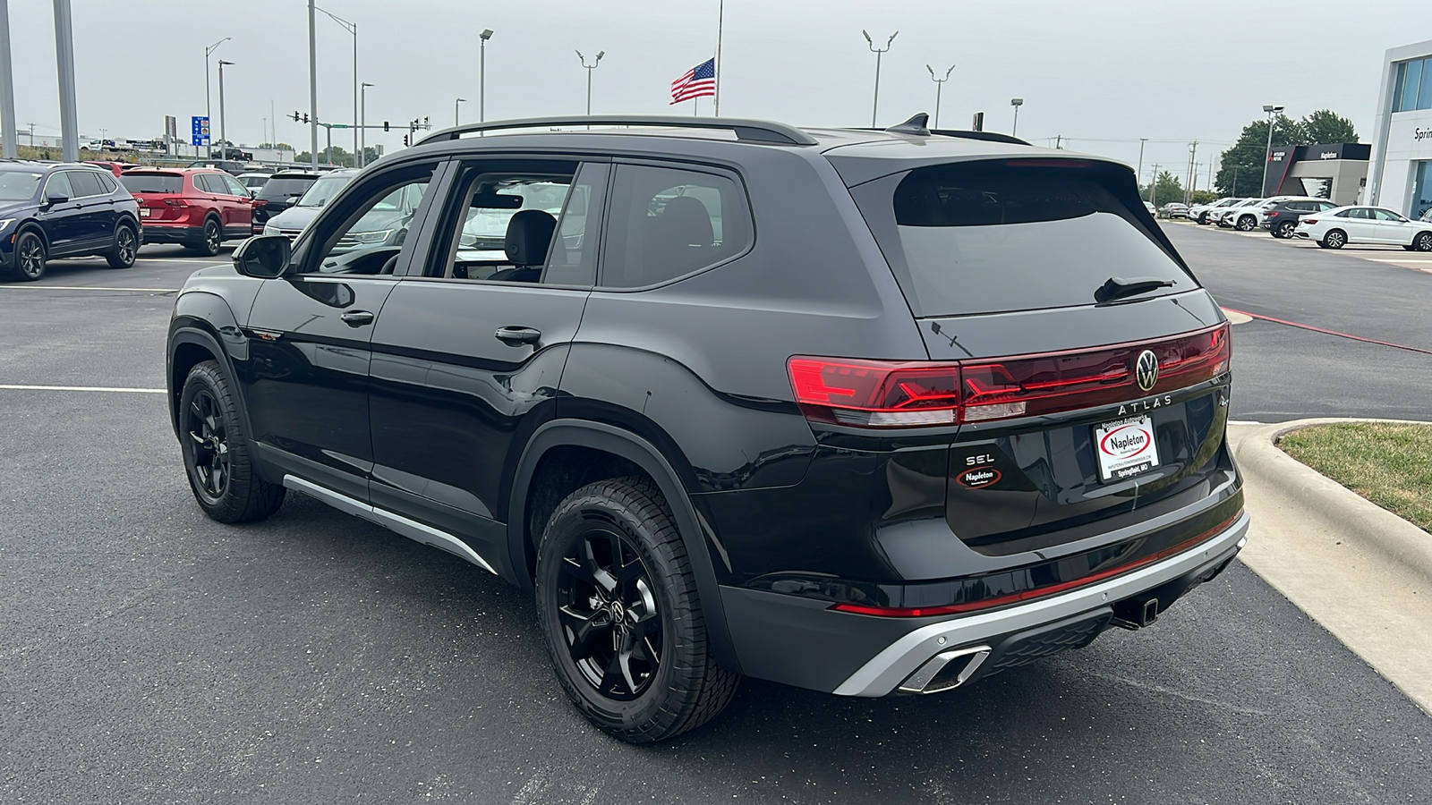 2024 Volkswagen Atlas 2.0T Peak Edition SEL 4