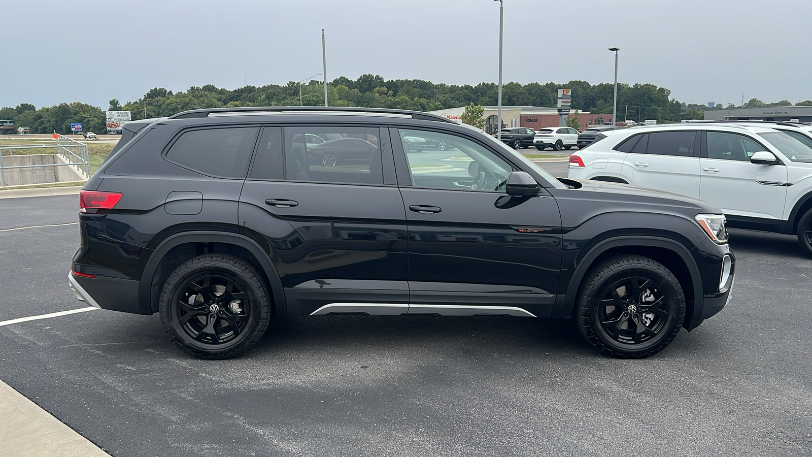 2024 Volkswagen Atlas 2.0T Peak Edition SEL 10