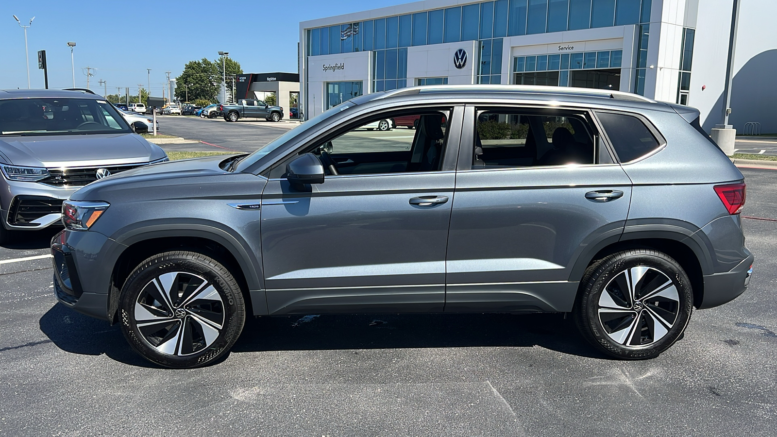 2024 Volkswagen Taos SE 2