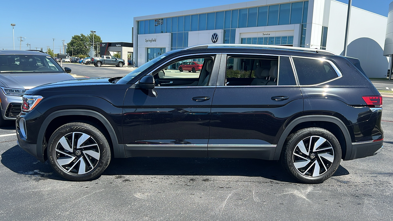 2024 Volkswagen Atlas 2.0T SEL 2