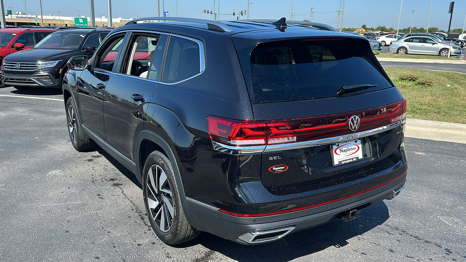 2024 Volkswagen Atlas 2.0T SEL 4