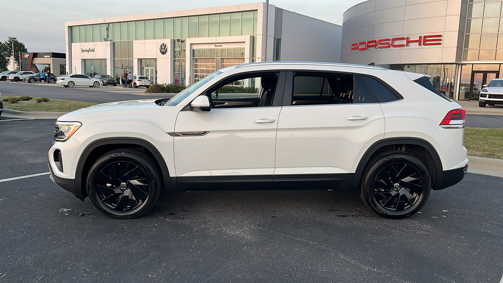 2024 Volkswagen Atlas Cross Sport 2.0T SE w/Technology 2