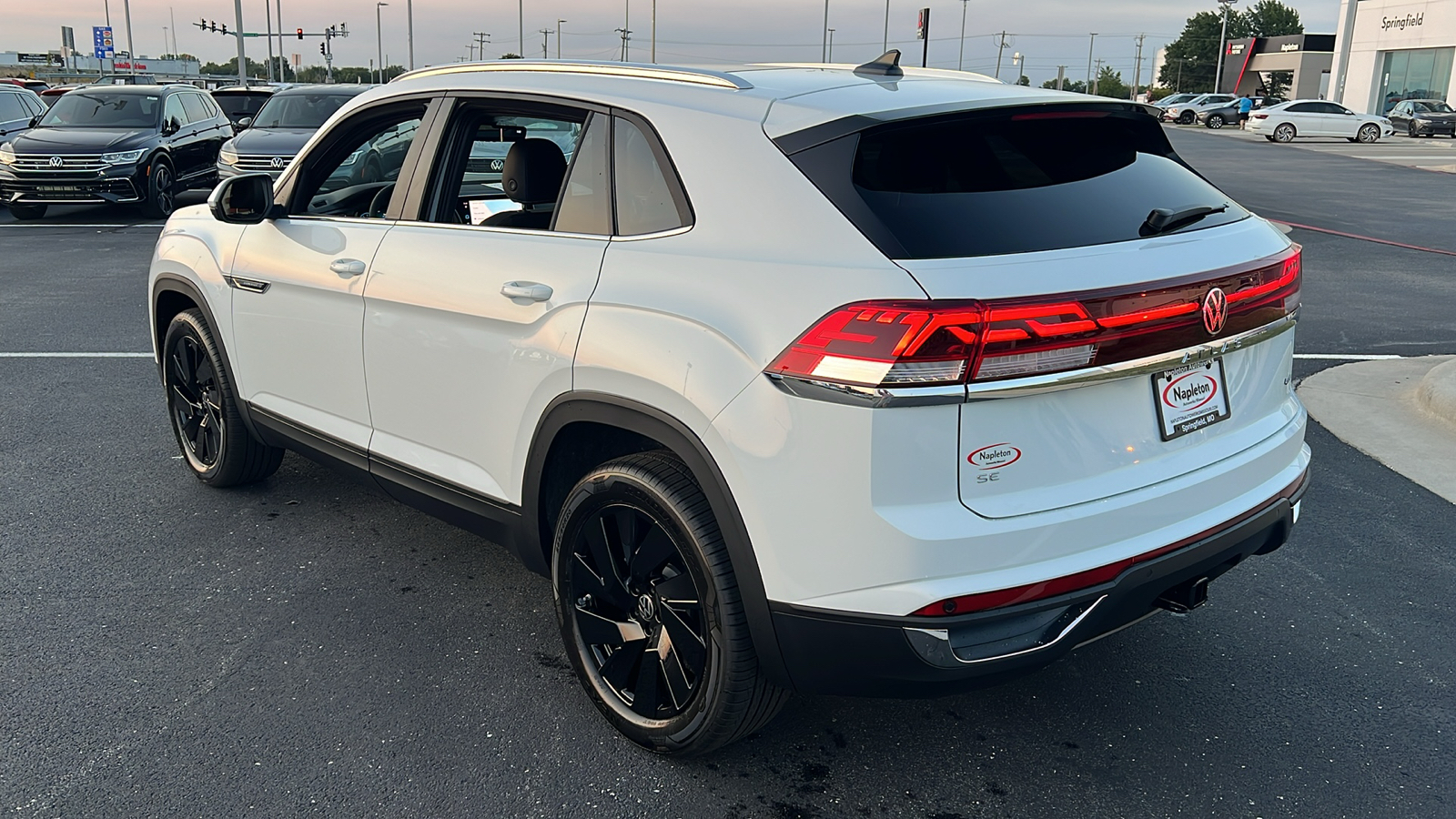 2024 Volkswagen Atlas Cross Sport 2.0T SE w/Technology 4