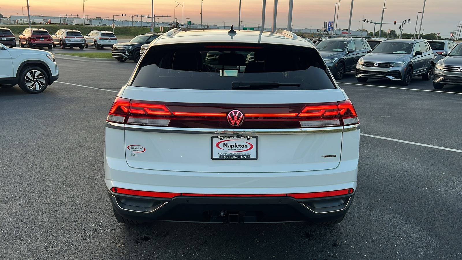 2024 Volkswagen Atlas Cross Sport 2.0T SE w/Technology 5