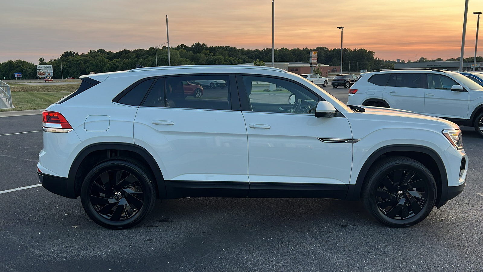 2024 Volkswagen Atlas Cross Sport 2.0T SE w/Technology 10