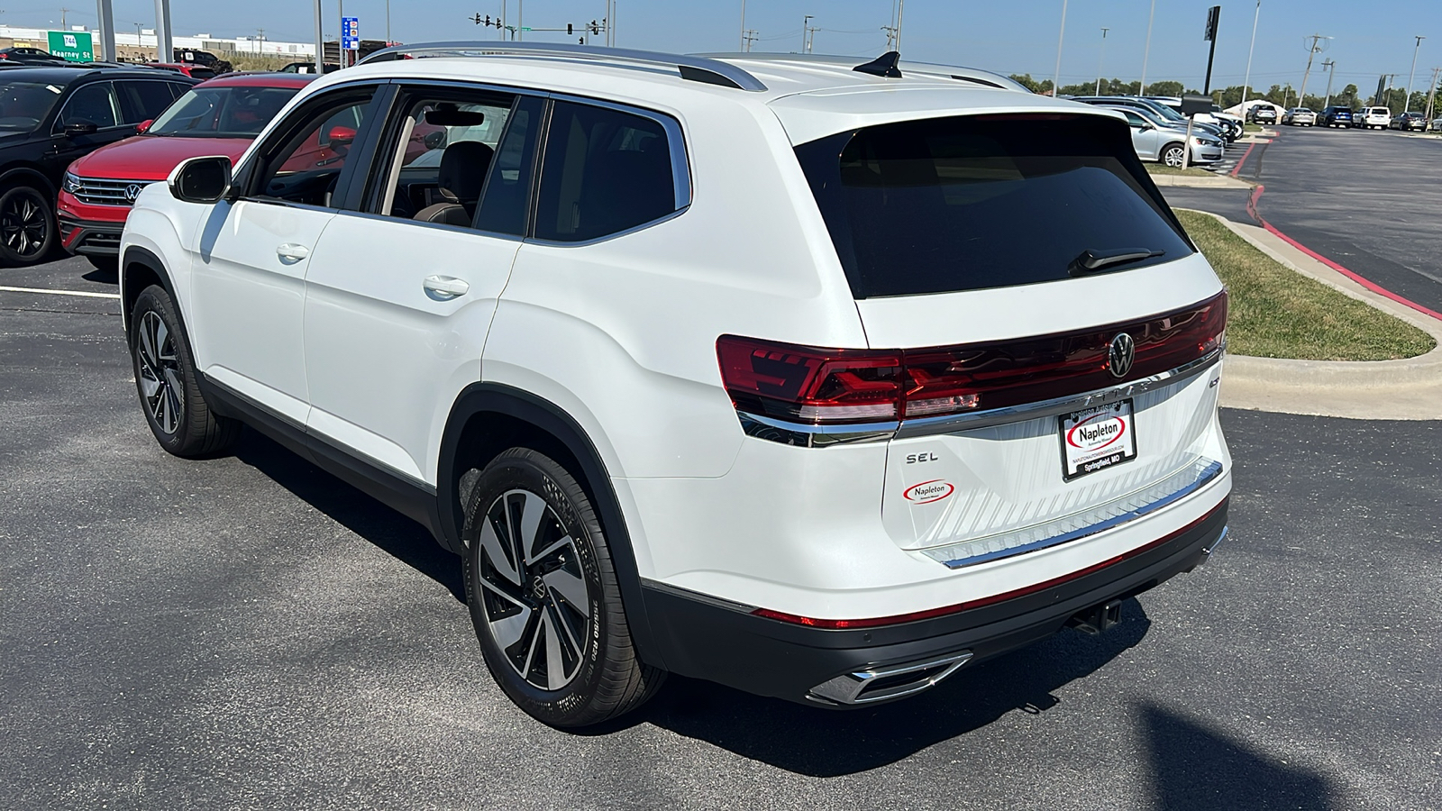 2024 Volkswagen Atlas 2.0T SEL 4