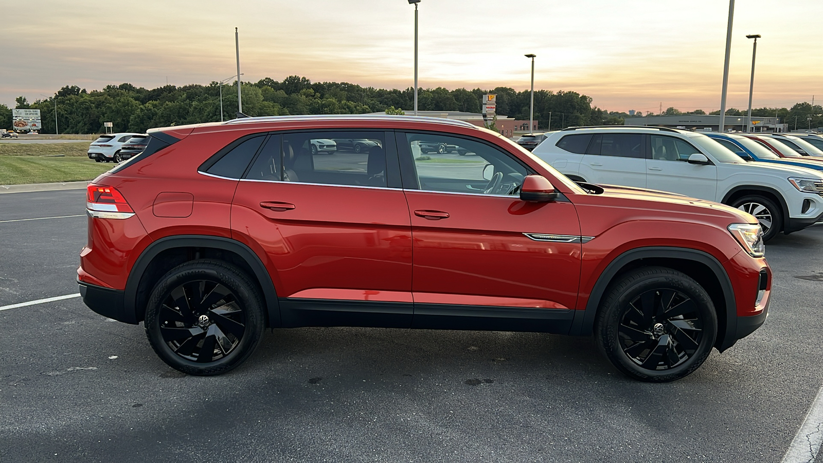 2024 Volkswagen Atlas Cross Sport 2.0T SE w/Technology 10