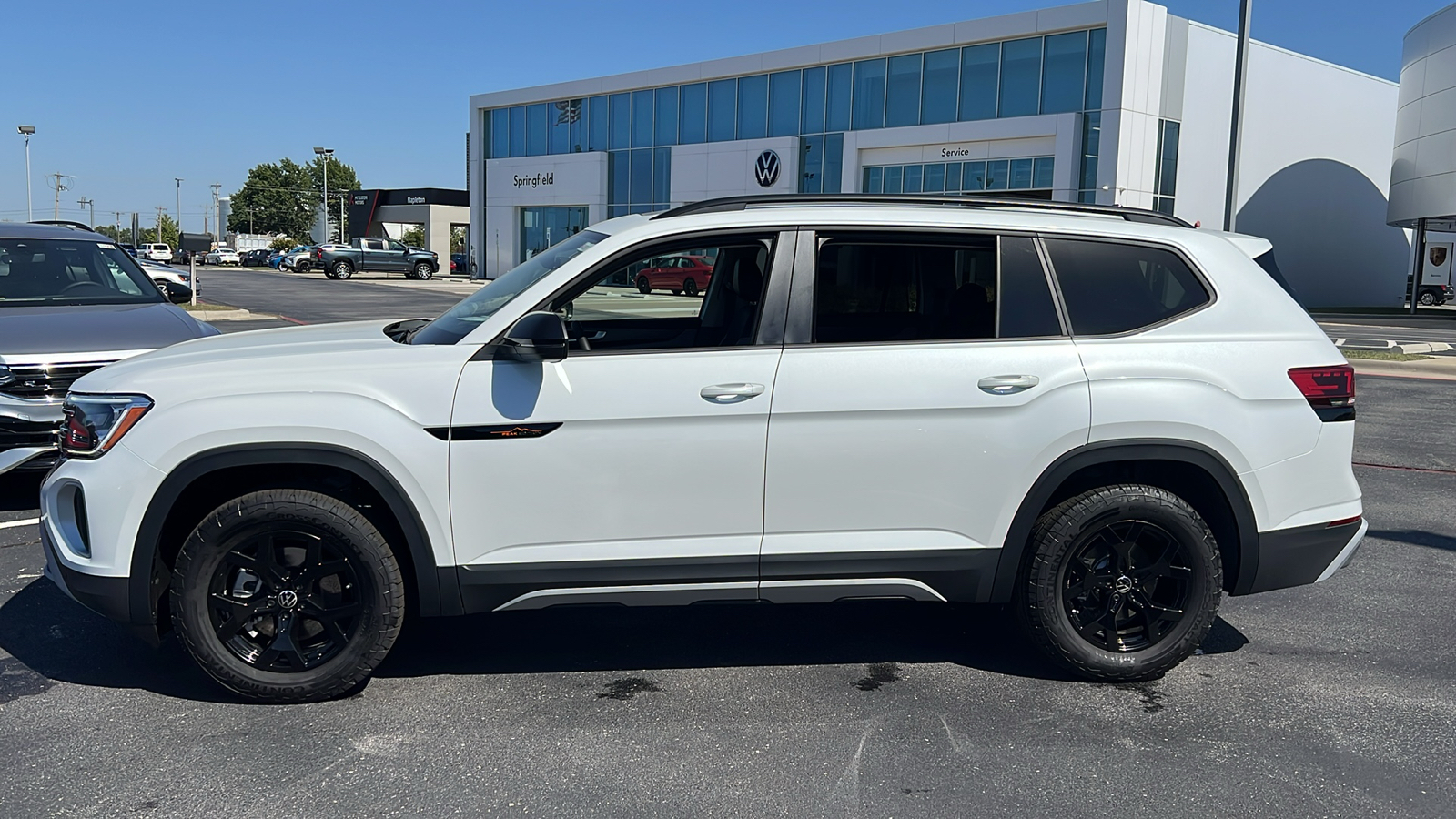 2024 Volkswagen Atlas 2.0T Peak Edition SEL 2