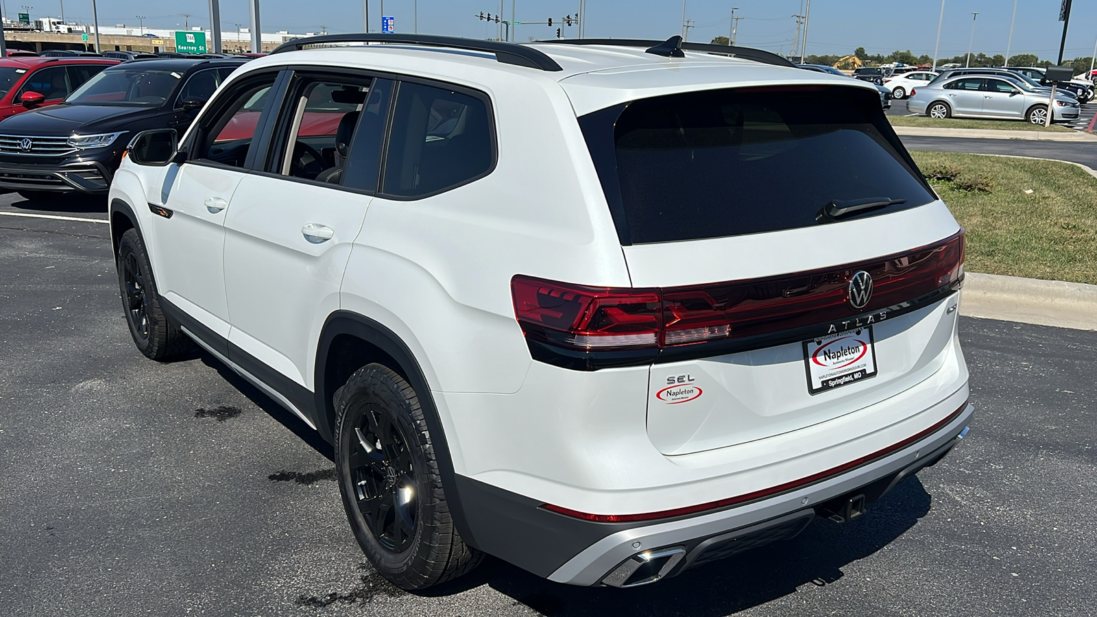 2024 Volkswagen Atlas 2.0T Peak Edition SEL 4