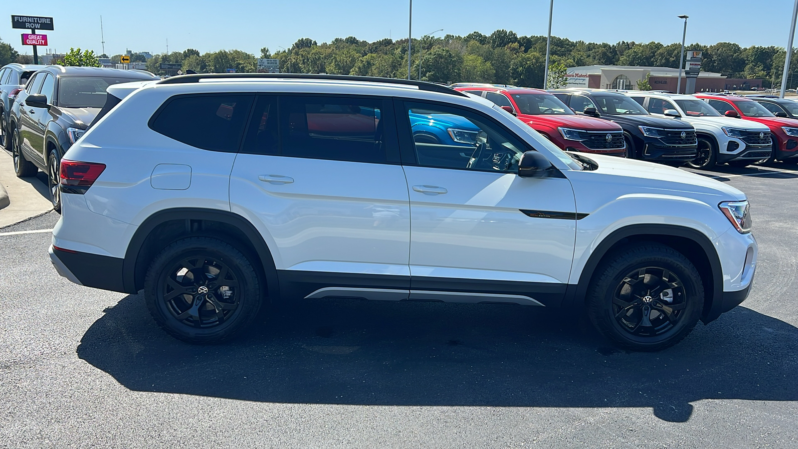 2024 Volkswagen Atlas 2.0T Peak Edition SEL 10