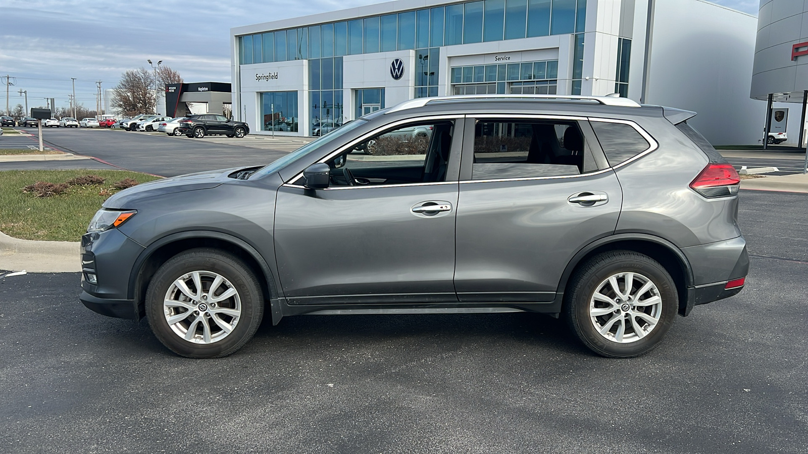 2017 Nissan Rogue SV 2