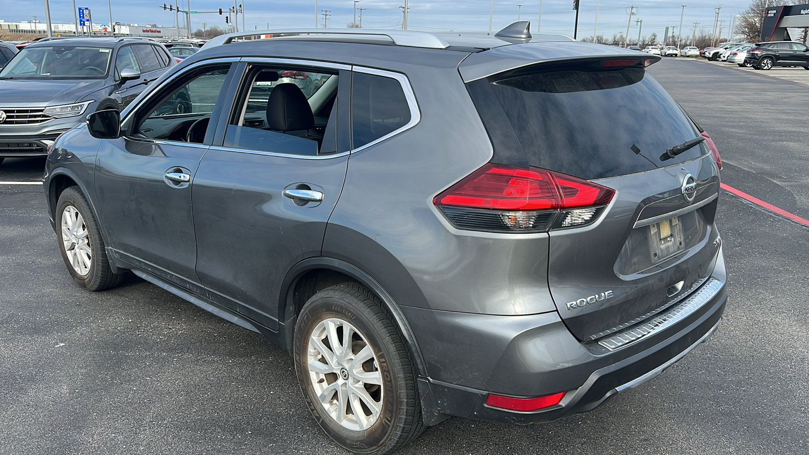 2017 Nissan Rogue SV 4