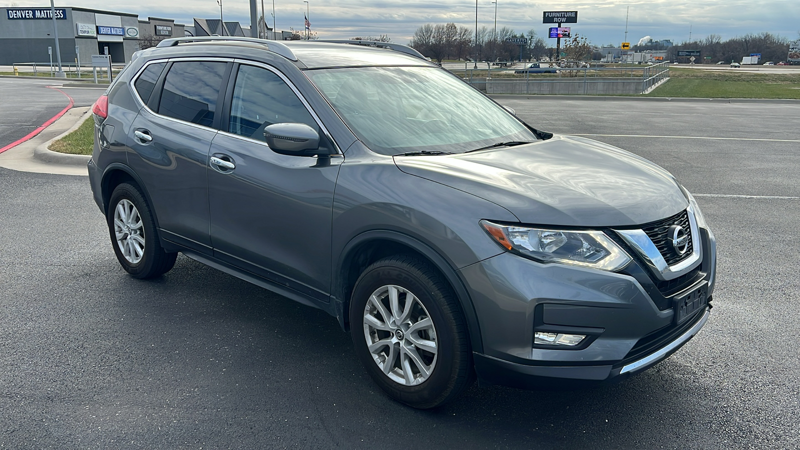 2017 Nissan Rogue SV 8