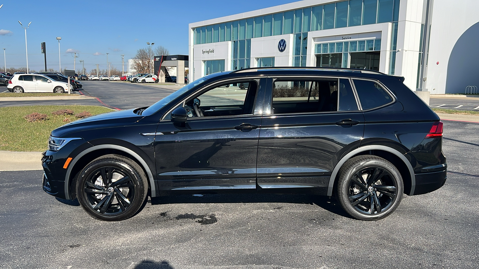 2024 Volkswagen Tiguan SE R-Line Black 2