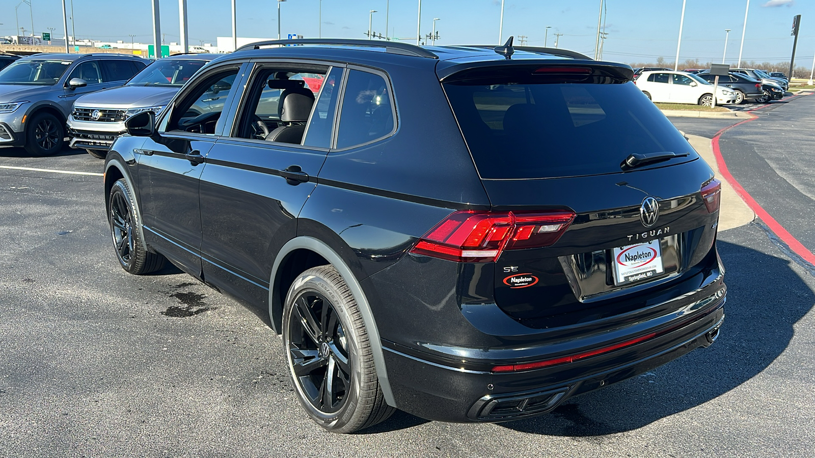 2024 Volkswagen Tiguan SE R-Line Black 4