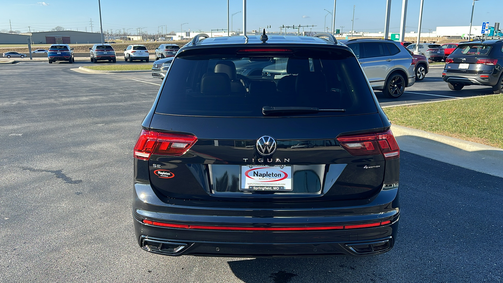 2024 Volkswagen Tiguan SE R-Line Black 5