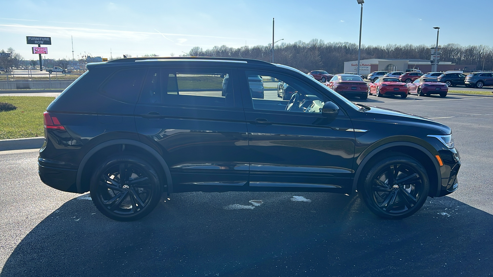 2024 Volkswagen Tiguan SE R-Line Black 9