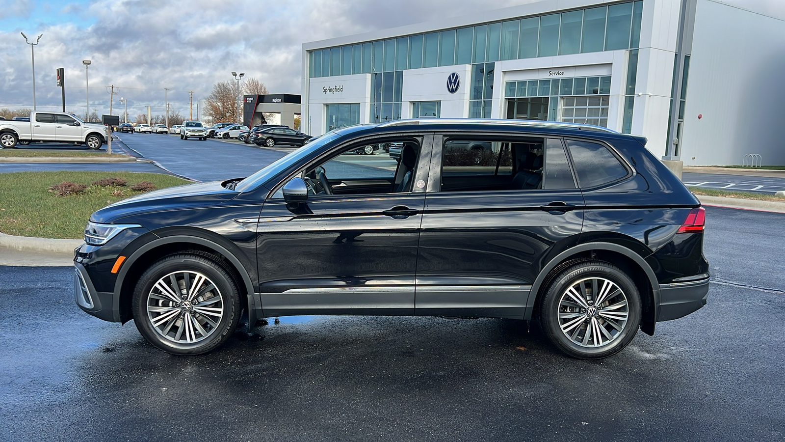 2024 Volkswagen Tiguan Wolfsburg Edition 2