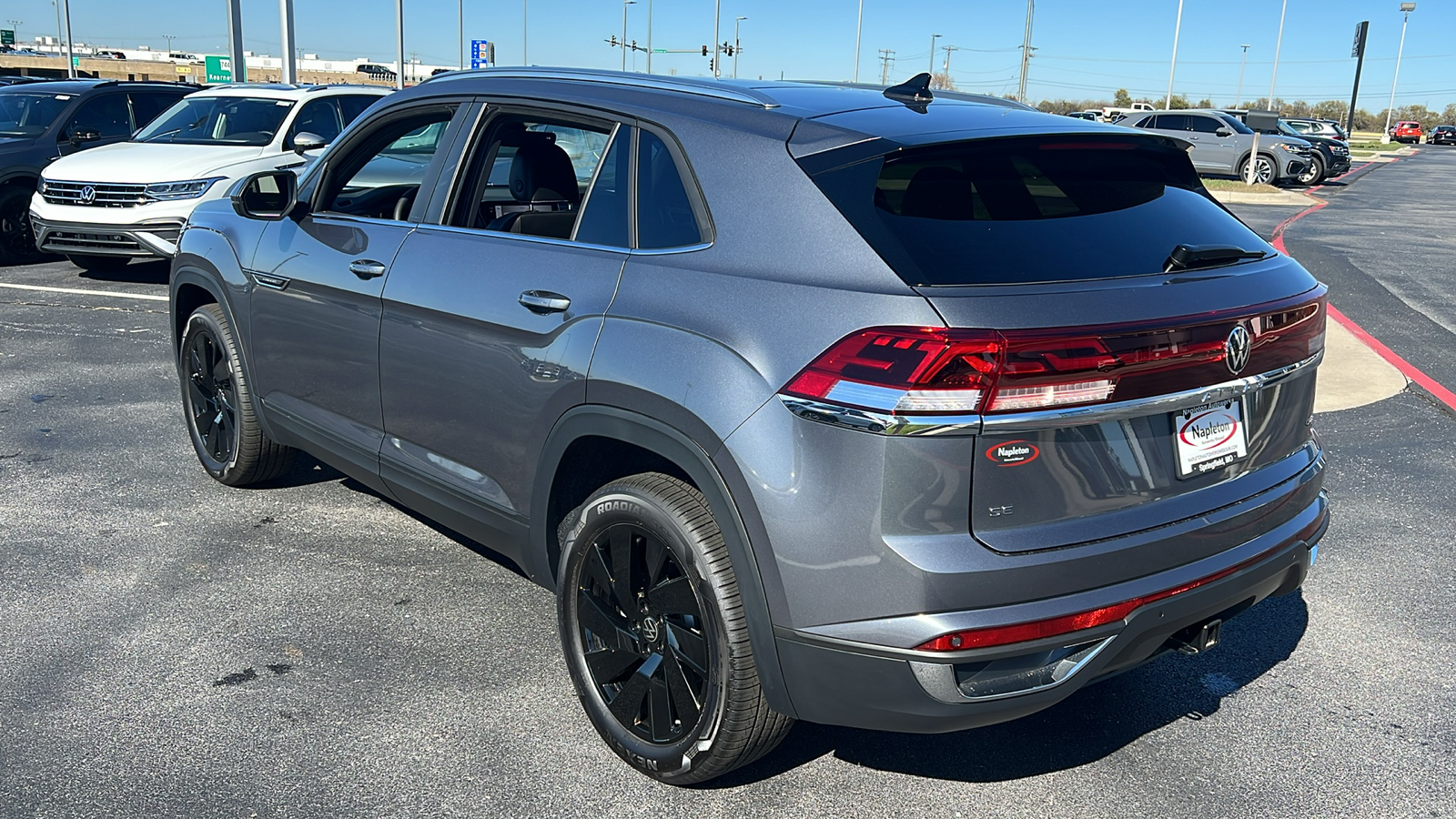 2024 Volkswagen Atlas Cross Sport 2.0T SE w/Technology 4