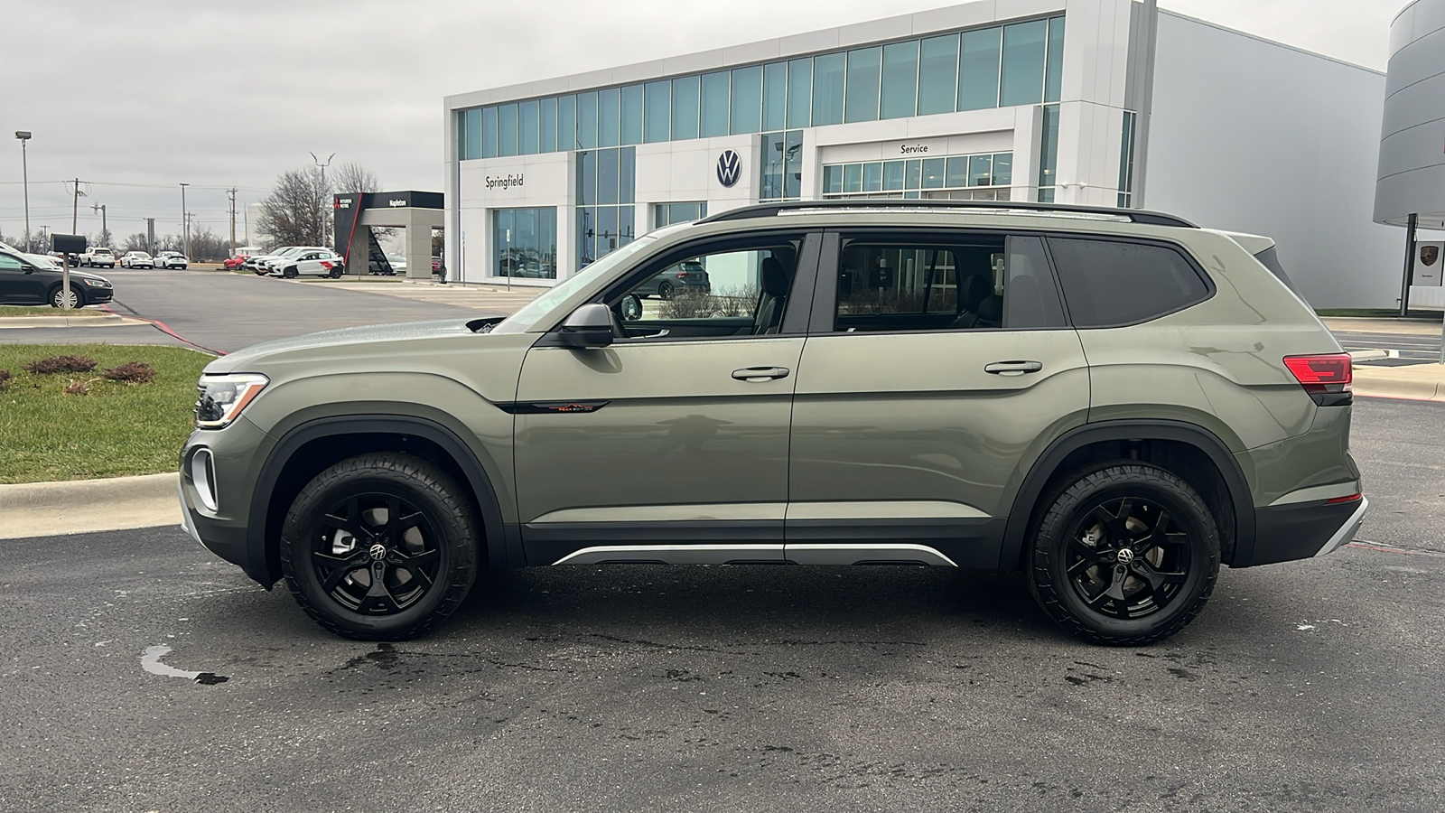 2025 Volkswagen Atlas 2.0T Peak Edition 2