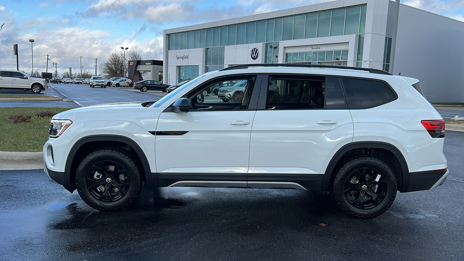 2025 Volkswagen Atlas 2.0T Peak Edition 2