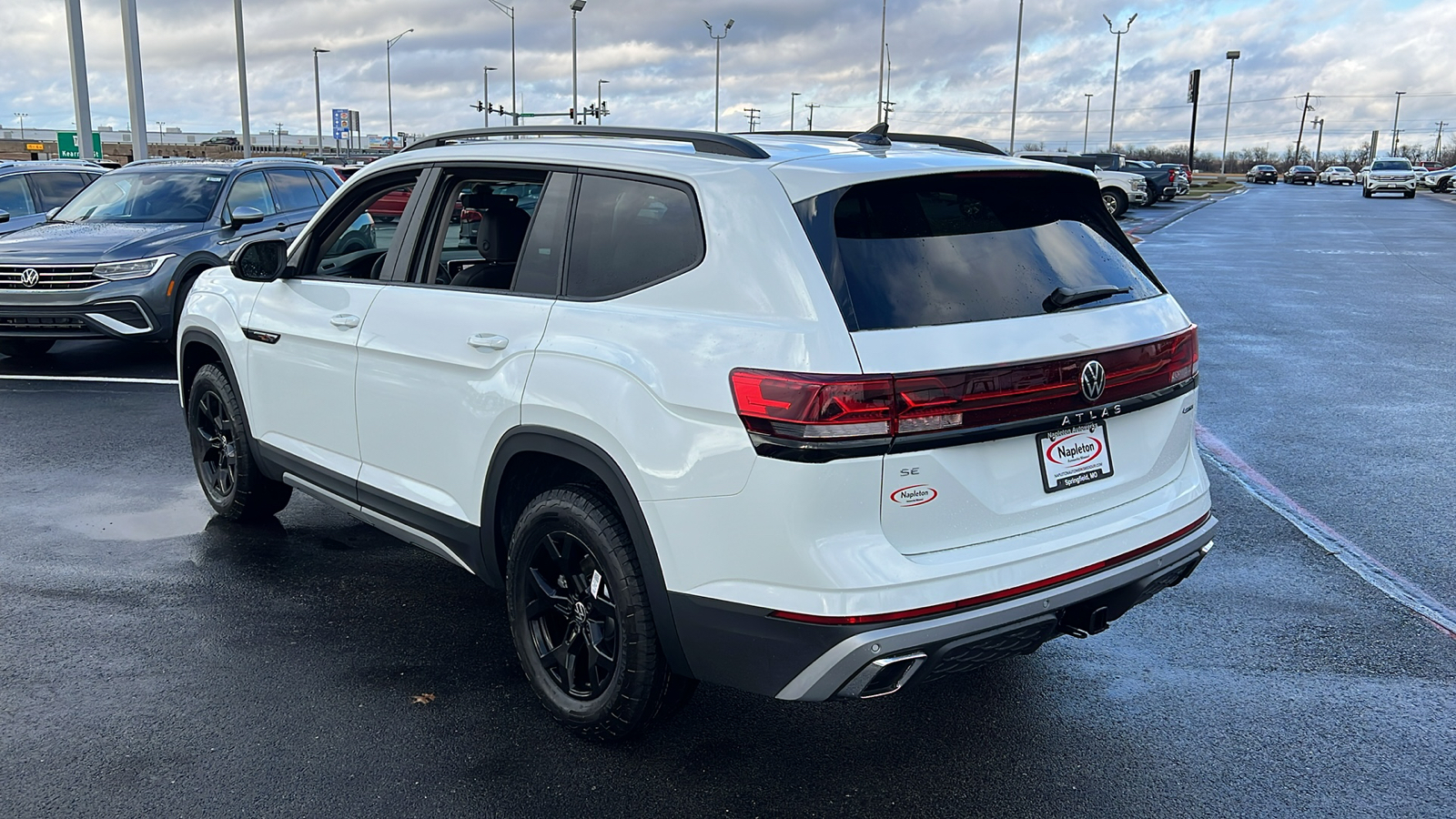 2025 Volkswagen Atlas 2.0T Peak Edition 4