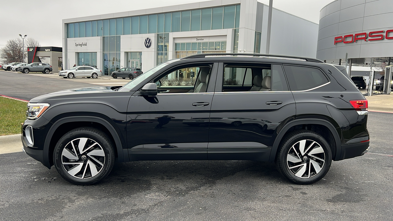 2025 Volkswagen Atlas 2.0T SE w/Technology 2