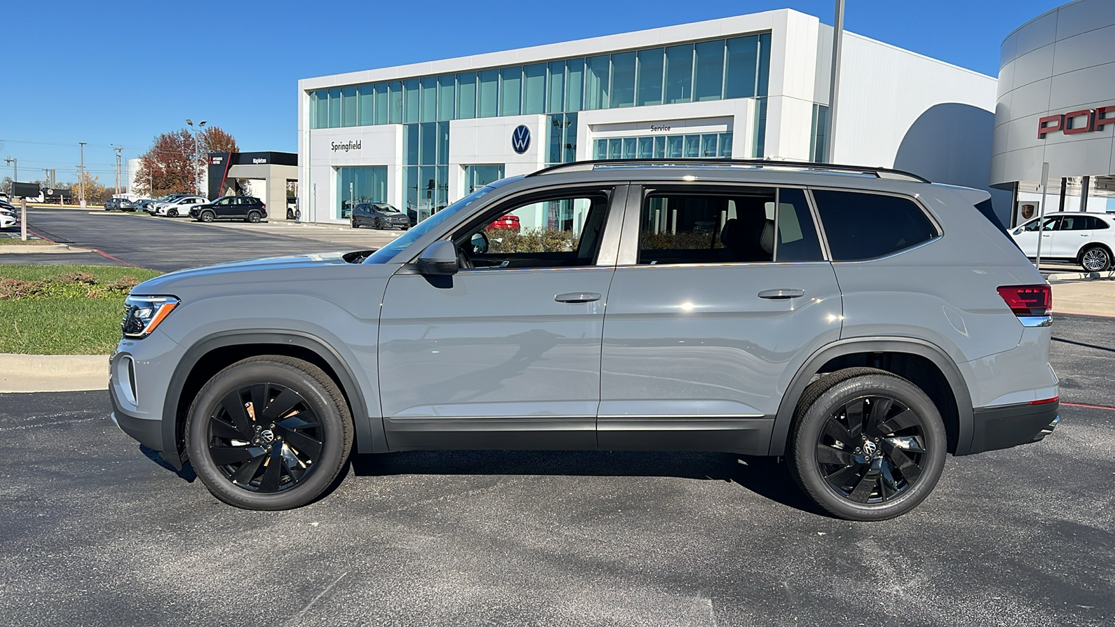 2025 Volkswagen Atlas 2.0T SE w/Technology 2