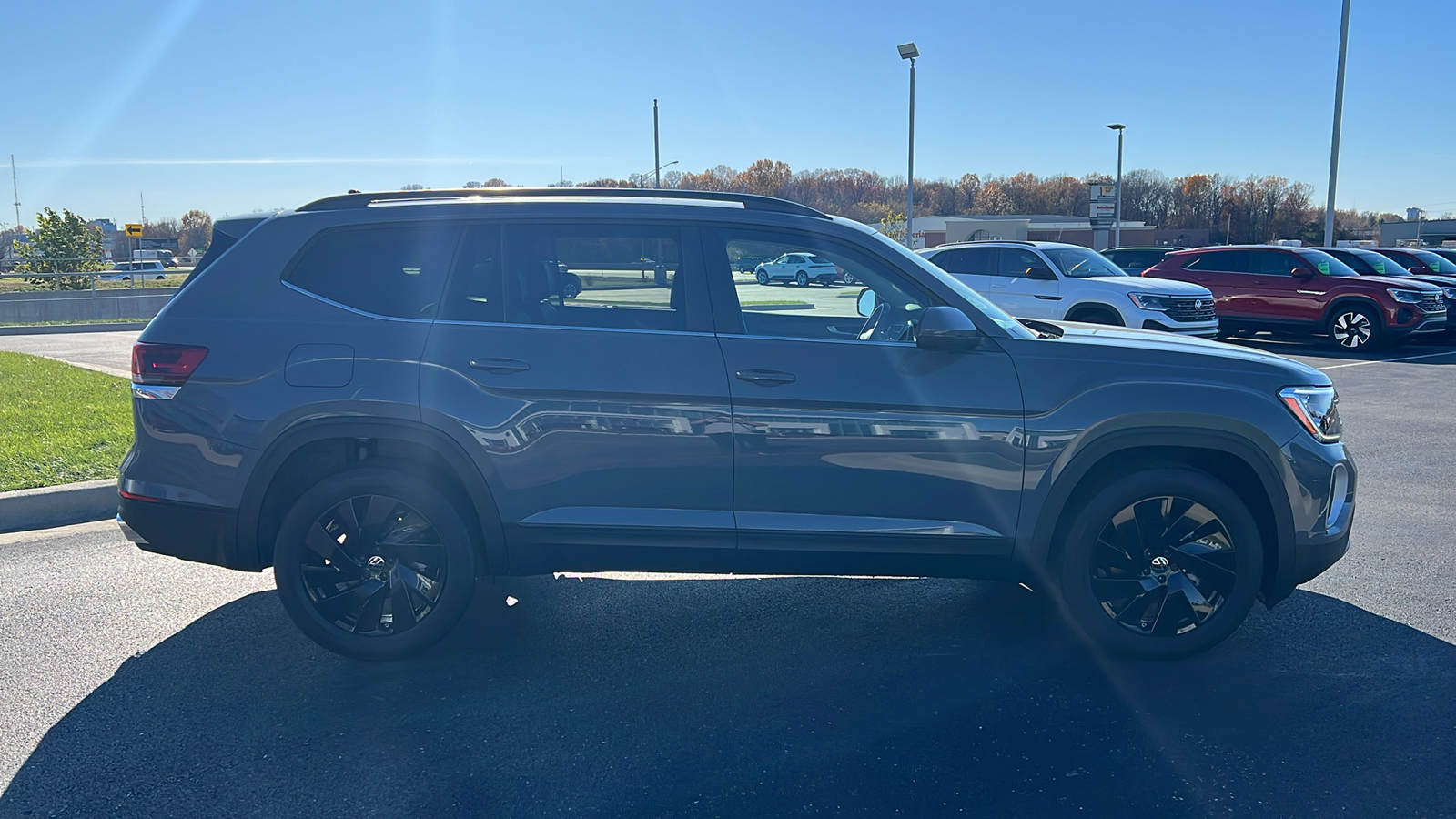 2025 Volkswagen Atlas 2.0T SE w/Technology 9