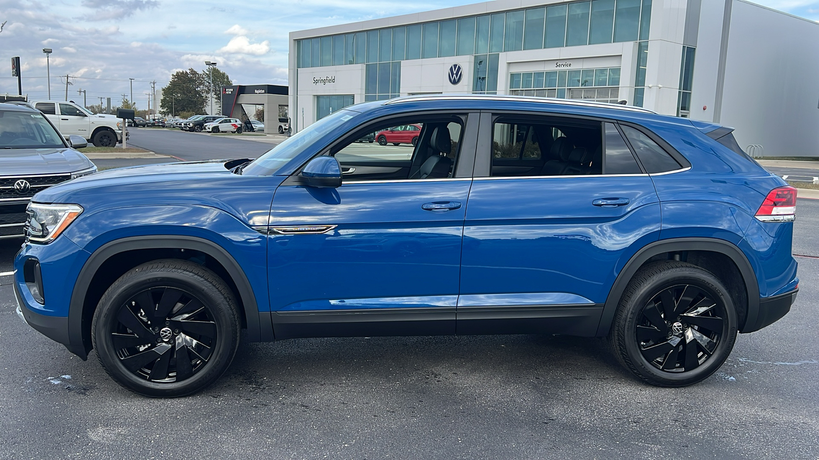 2025 Volkswagen Atlas Cross Sport 2.0T SE w/Technology 2