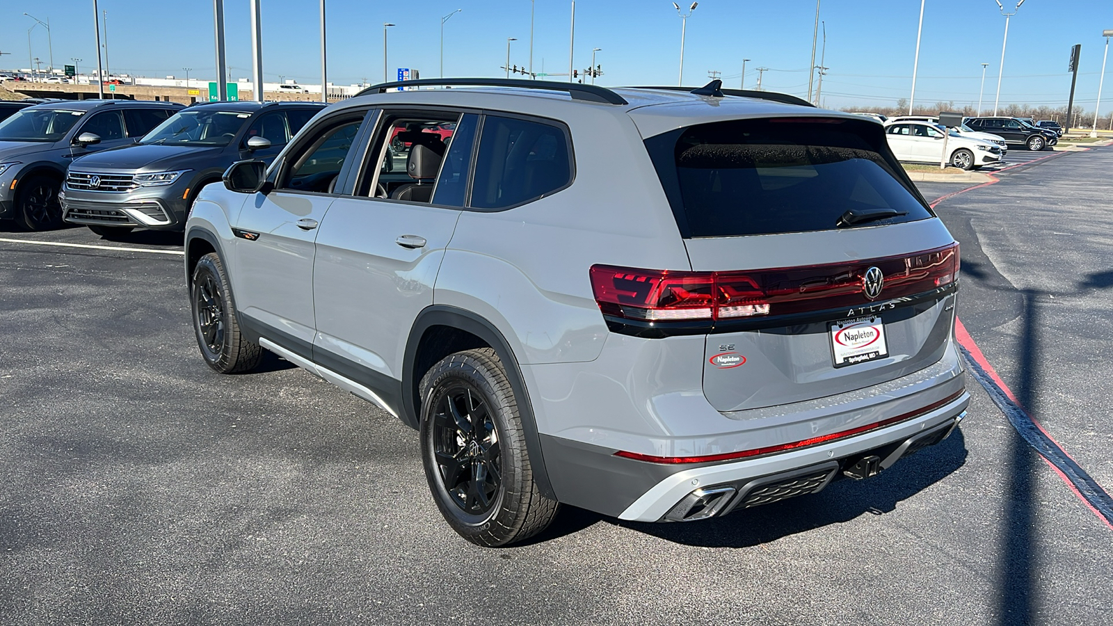 2025 Volkswagen Atlas 2.0T Peak Edition 4