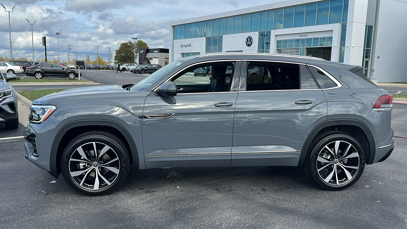 2025 Volkswagen Atlas Cross Sport 2.0T SEL Premium R-Line 2