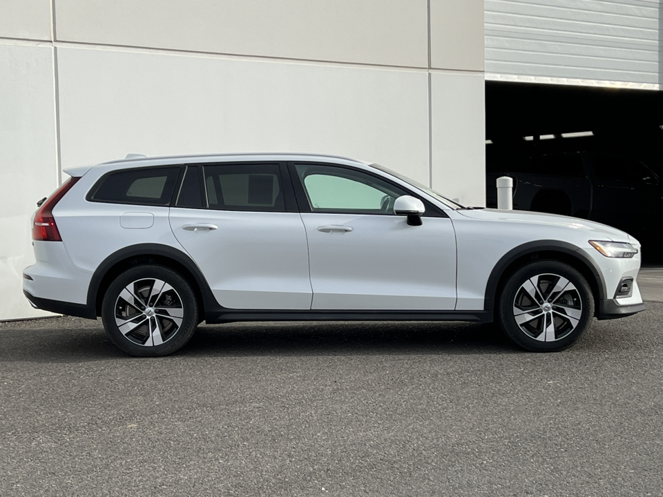 2021 Volvo V60 Cross Country T5 8