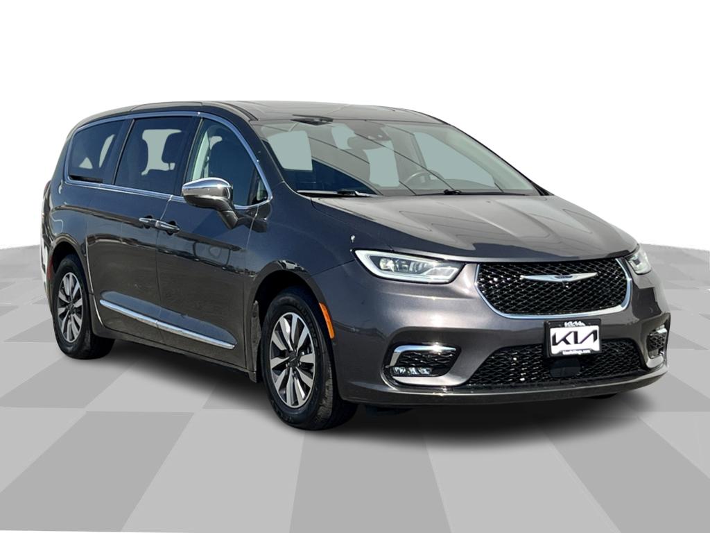 2022 Chrysler Pacifica Hybrid Limited 1